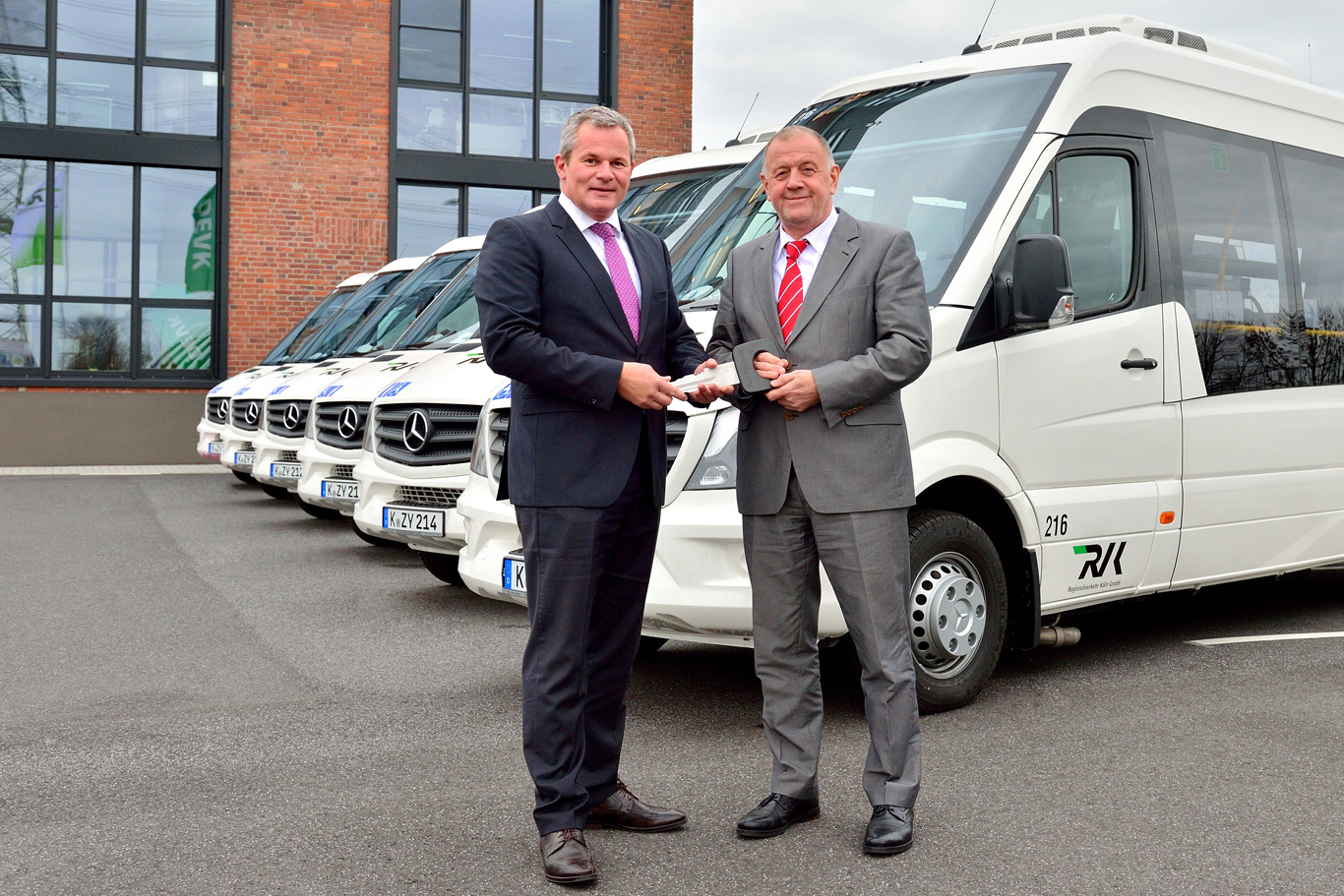 Der Regionalverkehr Köln fährt Minibusse von Mercedes-Benz