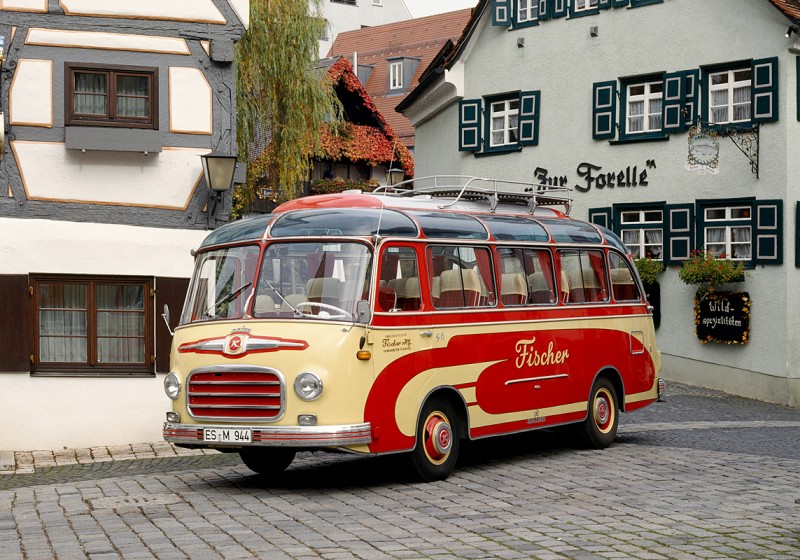 Setra Omnibusse stellt den S 6 auf der Retro Classics ins Rampenlicht