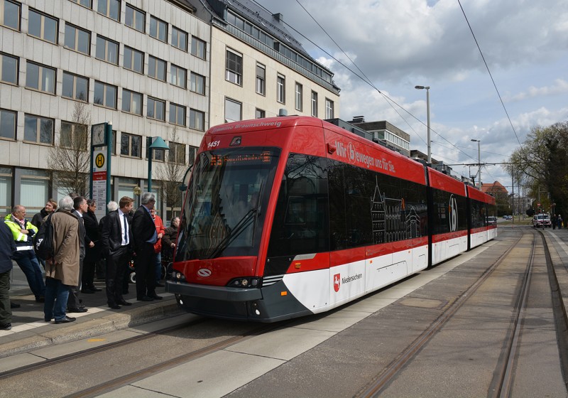 Tramino nimmt den Liniendienst in Braunschweig auf